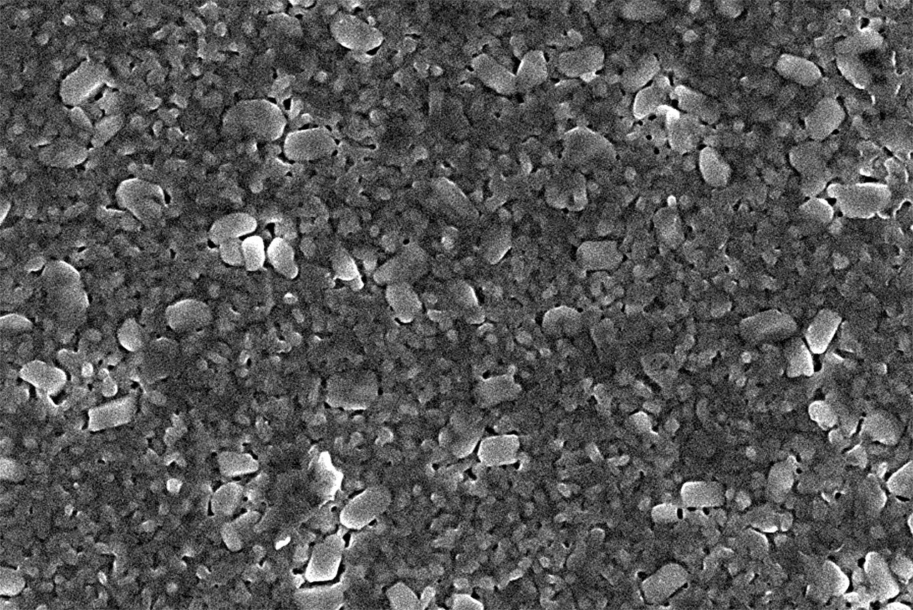 Berkeley Lab maps process controls for spintronic perovskite films