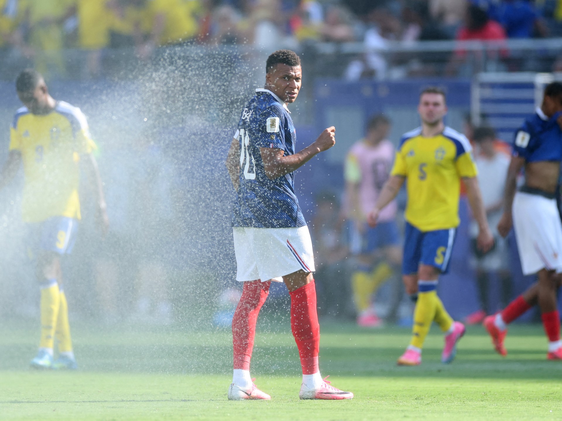 Heat warnings raise safety concerns for World Cup knockout matches