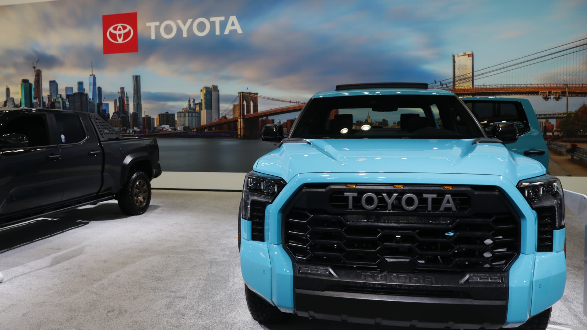 Toyota narrows GM’s U.S. sales lead as hybrid demand grows