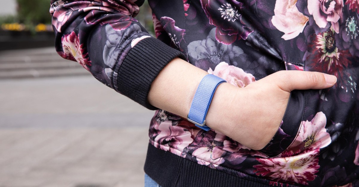 Fitbit Air review sees useful AI coaching with software caveats