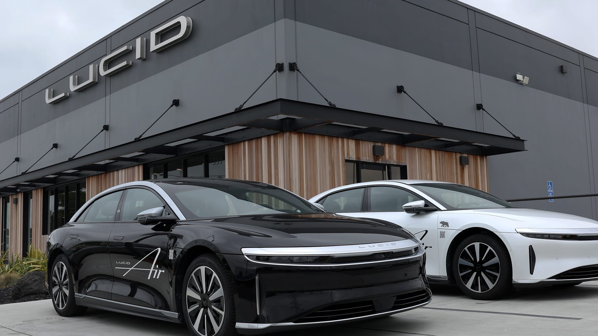 Lucid Q3 deliveries 2026 fall 6.7% as production drops