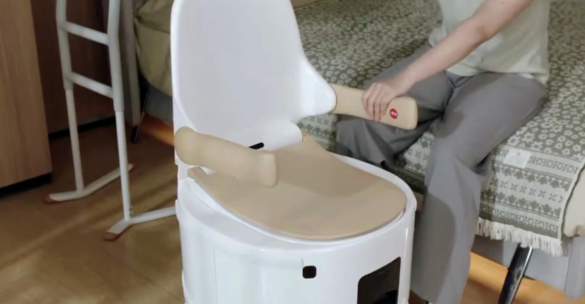 Yueban shows Xiaoban, a self-driving toilet for home care