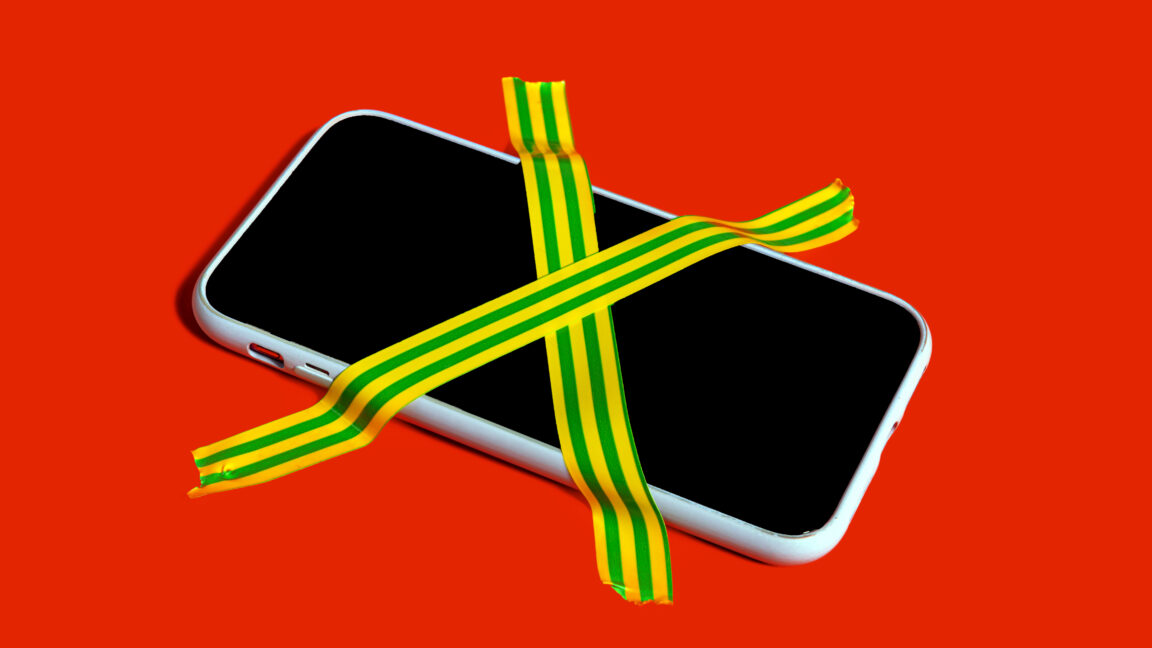 Kremlin urges Android switch after Apple removes Russian apps
