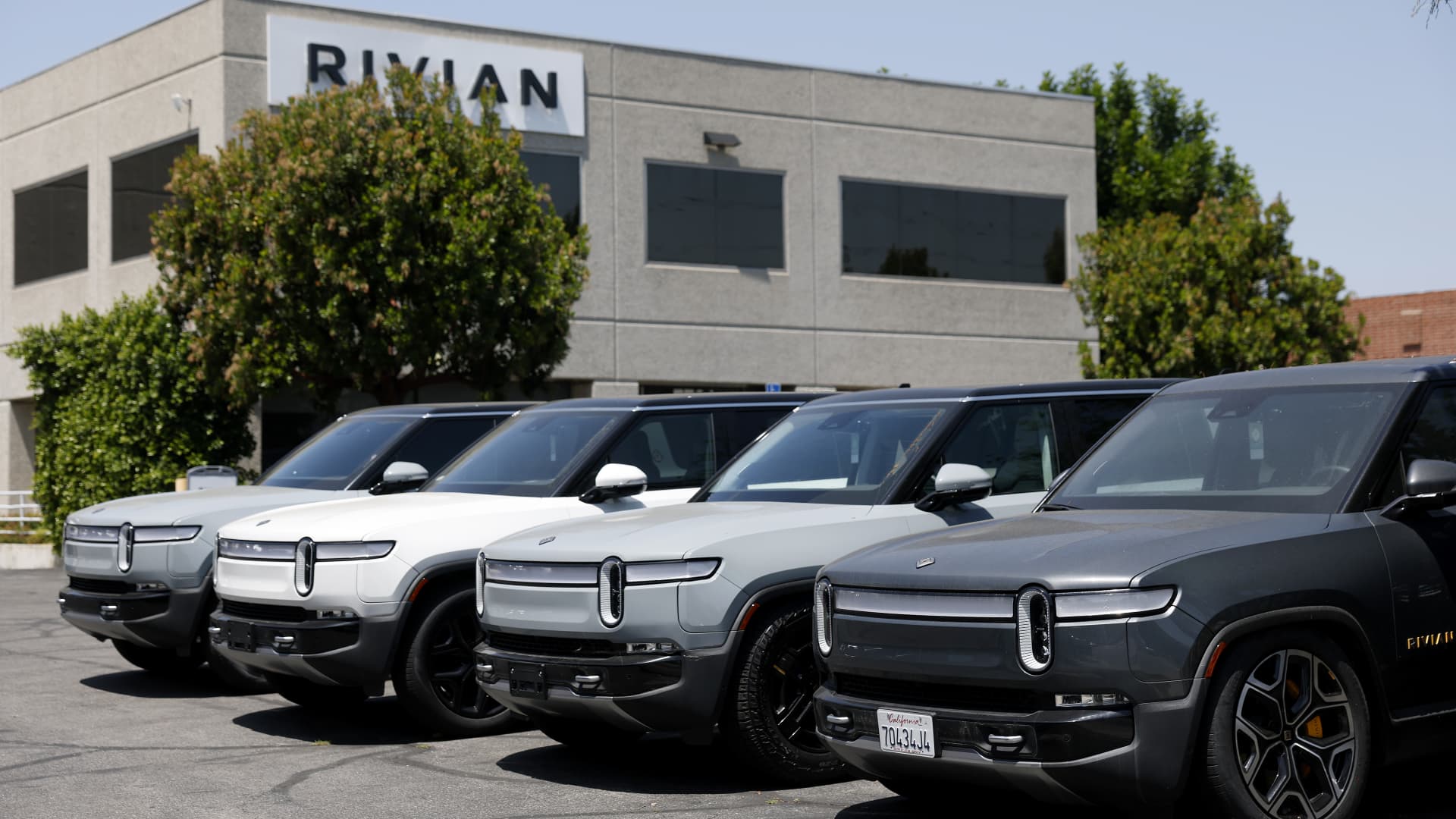 Rivian cuts jobs as R2 SUV rollout begins