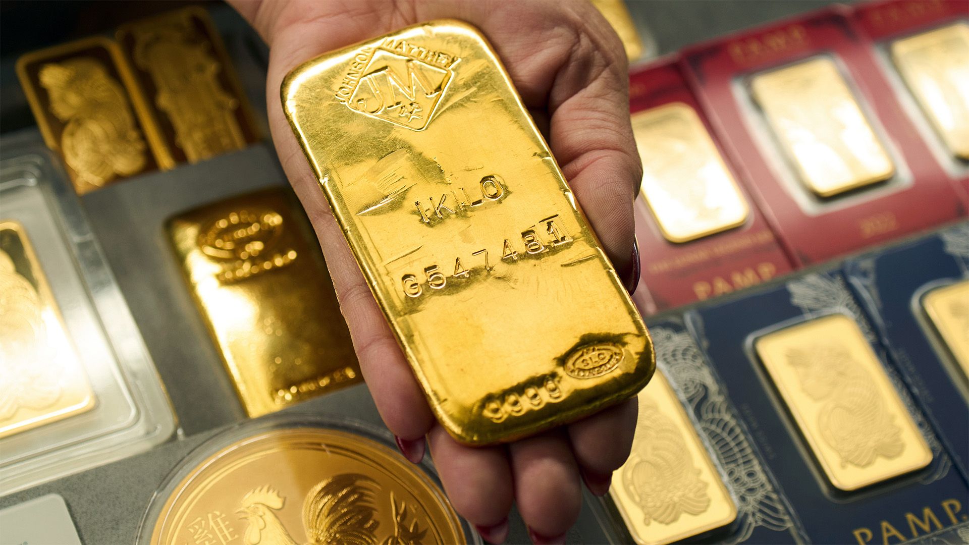 Gold falls as inflation revives rate-hike bets