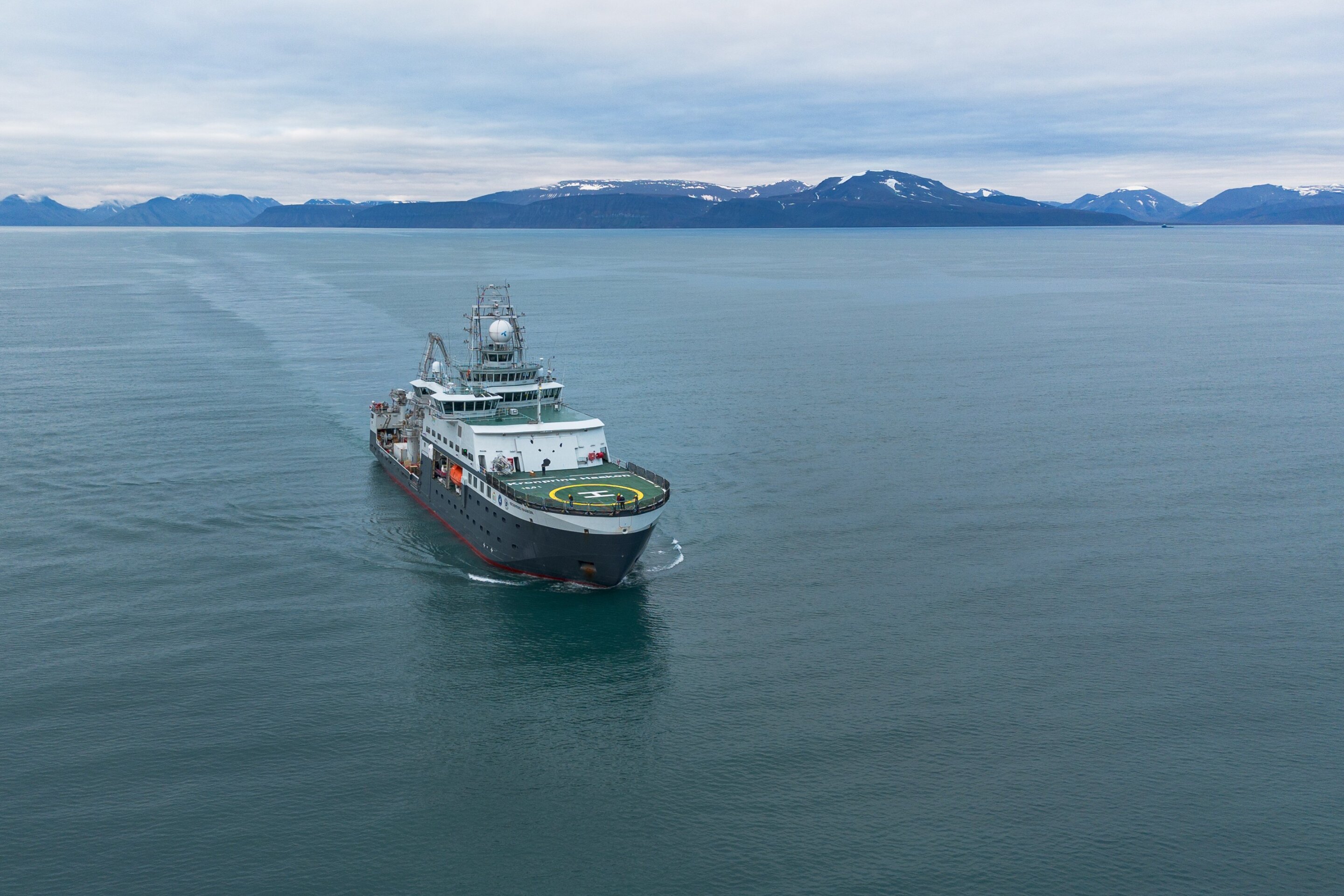 Arctic Ocean 2050 expedition heads for the North Pole