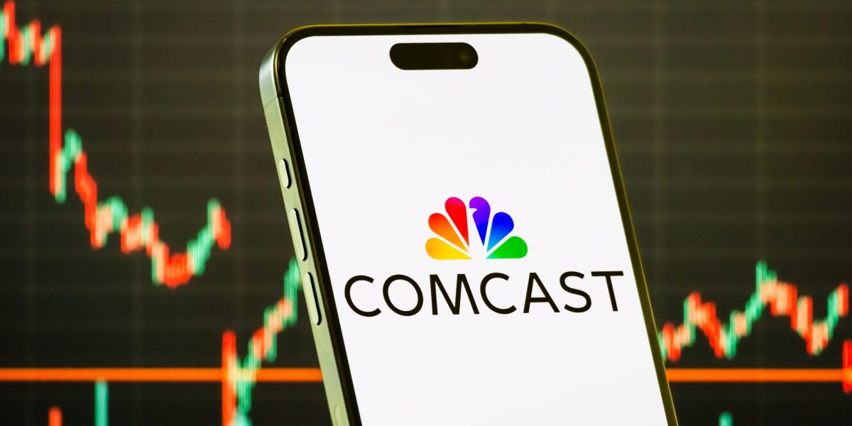 Comcast shares rise on plan to separate media and broadband businesses