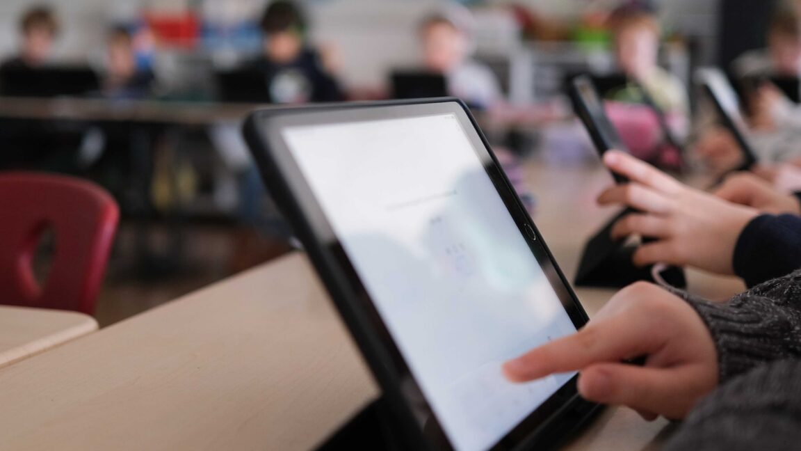 FCC opens review that could end school and library broadband subsidies