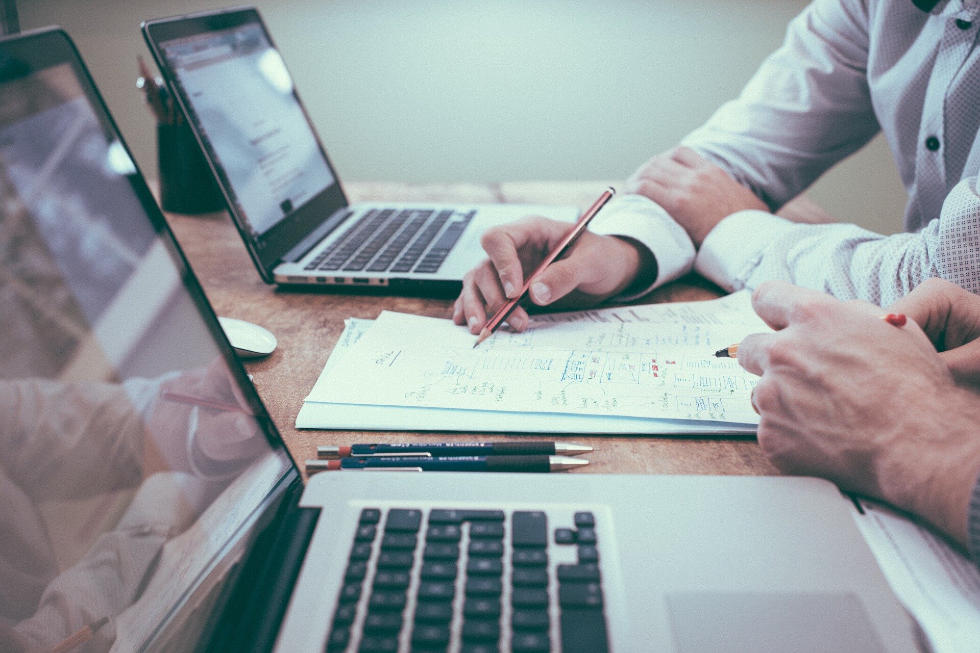 Employers urged to address AI skills gap to retain workers