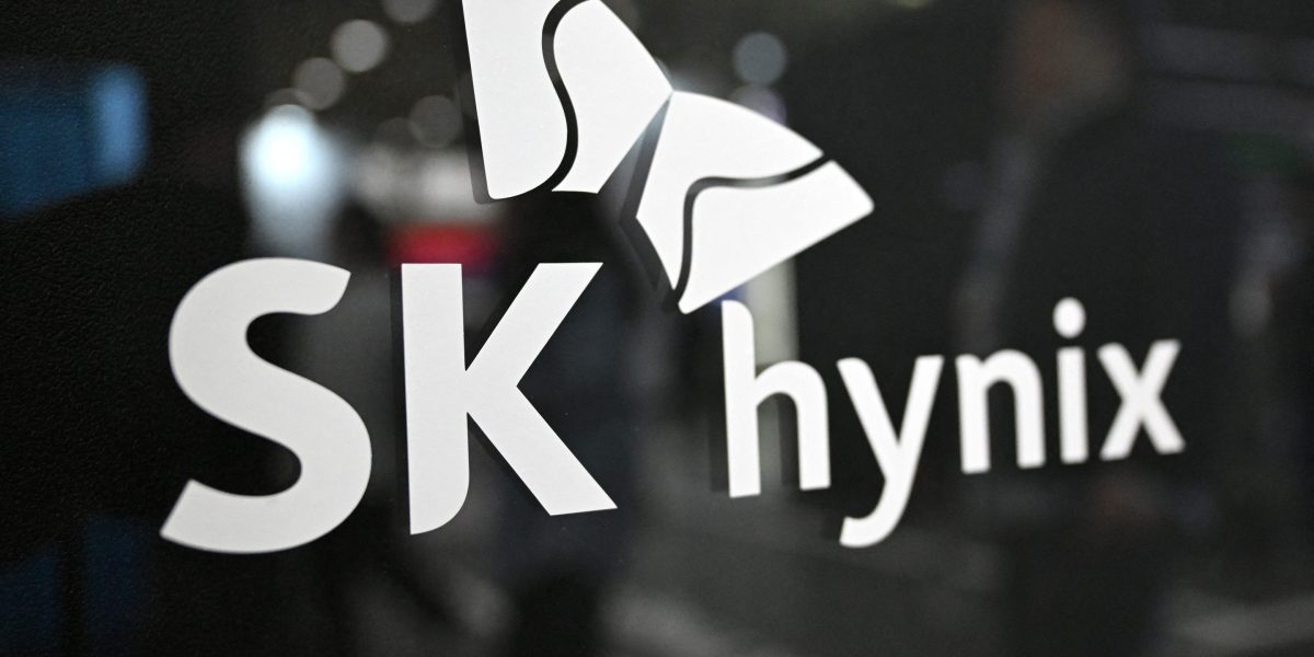 SK hynix briefly overtakes Samsung in South Korean market value