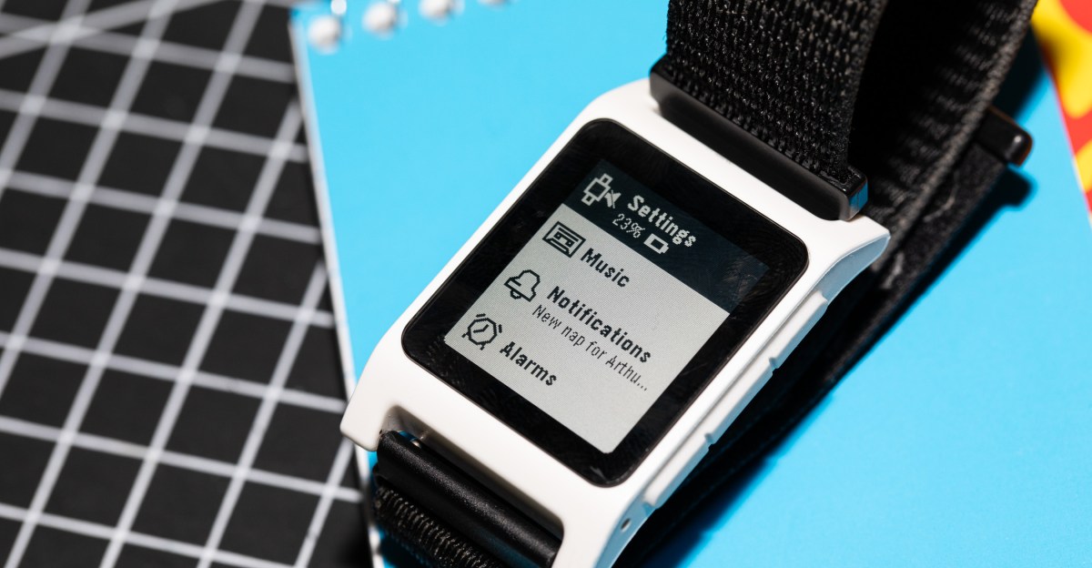 Pebble defends 30-day warranty as it replaces cracked Time 2 watches
