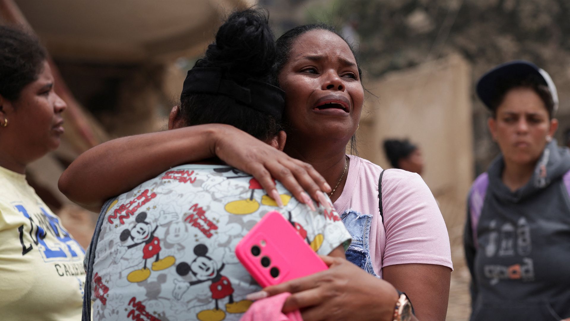 Families post appeals as Venezuela quake search enters second day