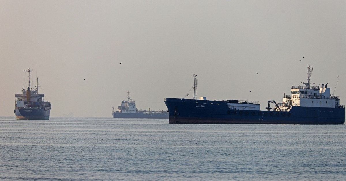Seafarer groups urge safe exits after US-Iran deal on Hormuz
