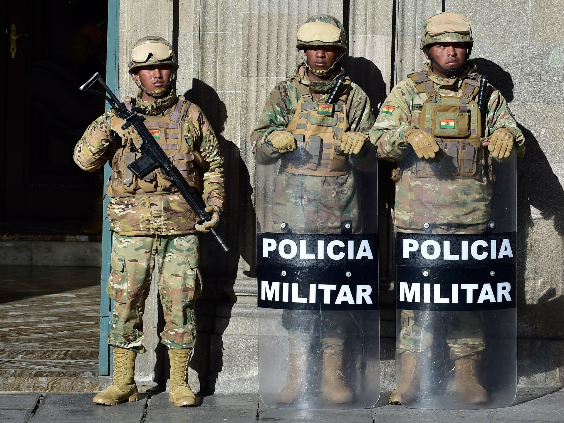 Bolivia gives military power to clear protest roadblocks