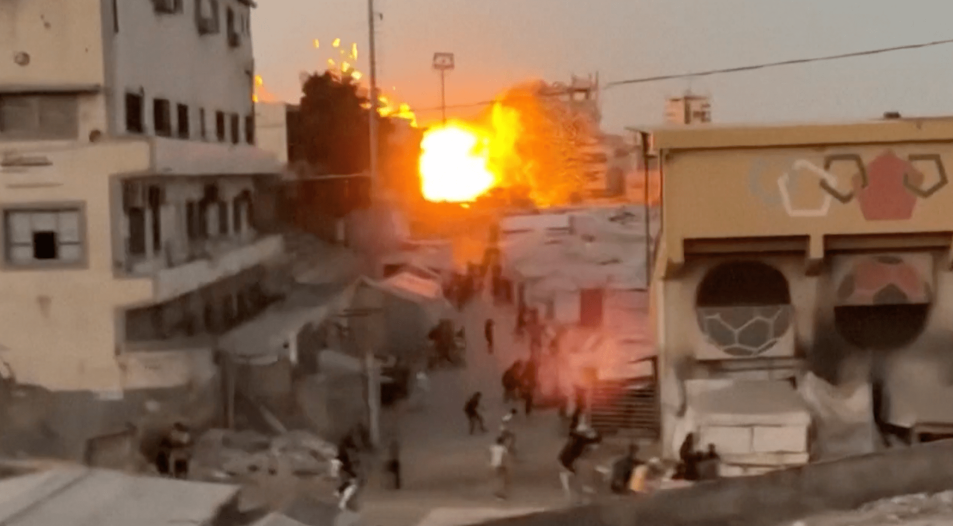Gaza City mosque airstrike destroys Al-Muttaqin Mosque near tents