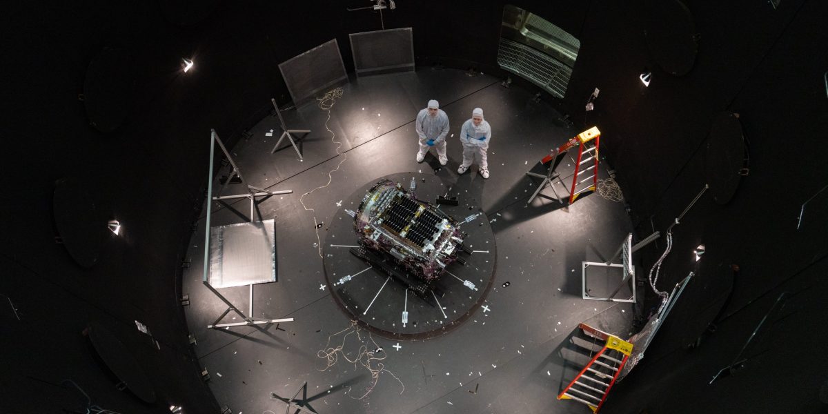 NASA prepares robotic boost to save Swift space telescope