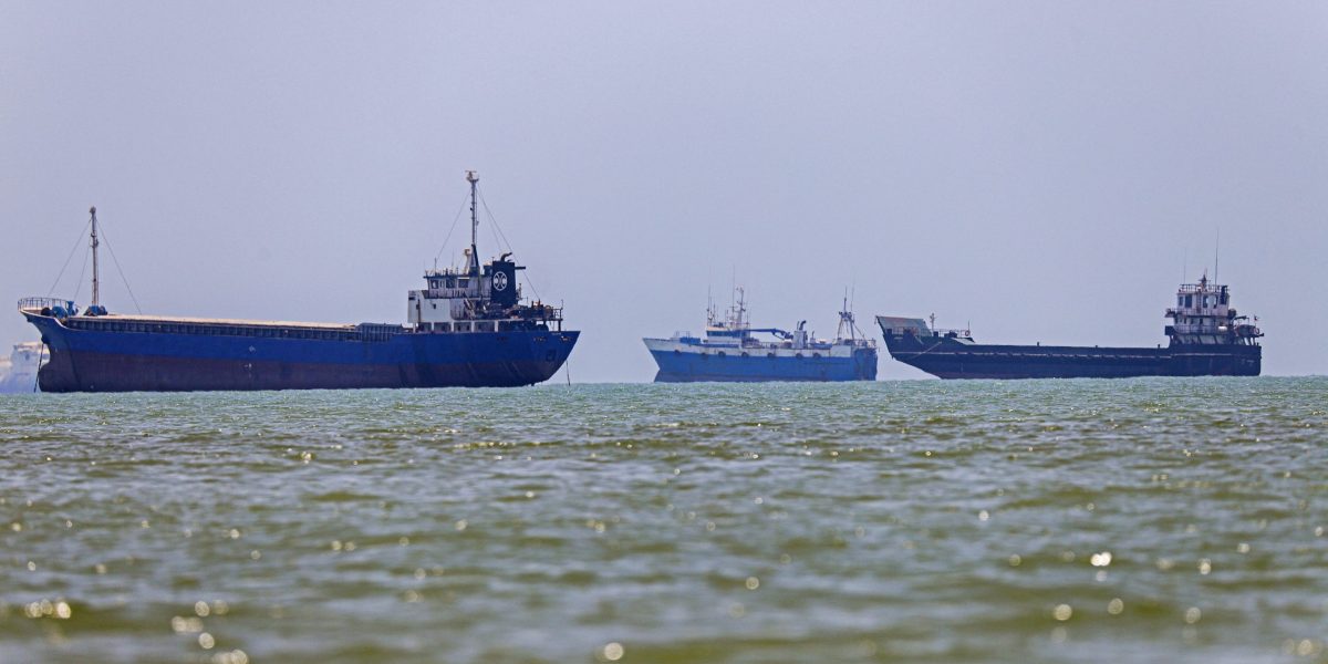 Tankers keep moving through Hormuz despite Iran closure claim