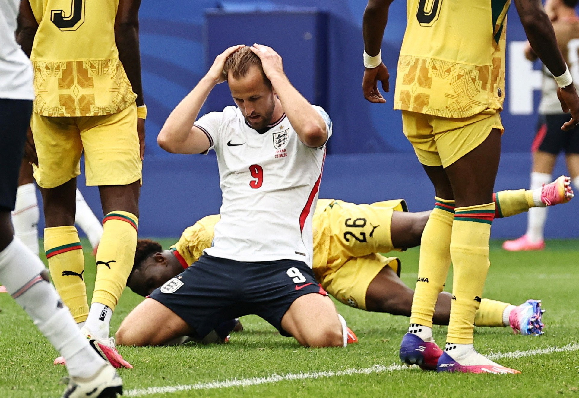 England and Ghana draw 0-0 to edge closer to last 32