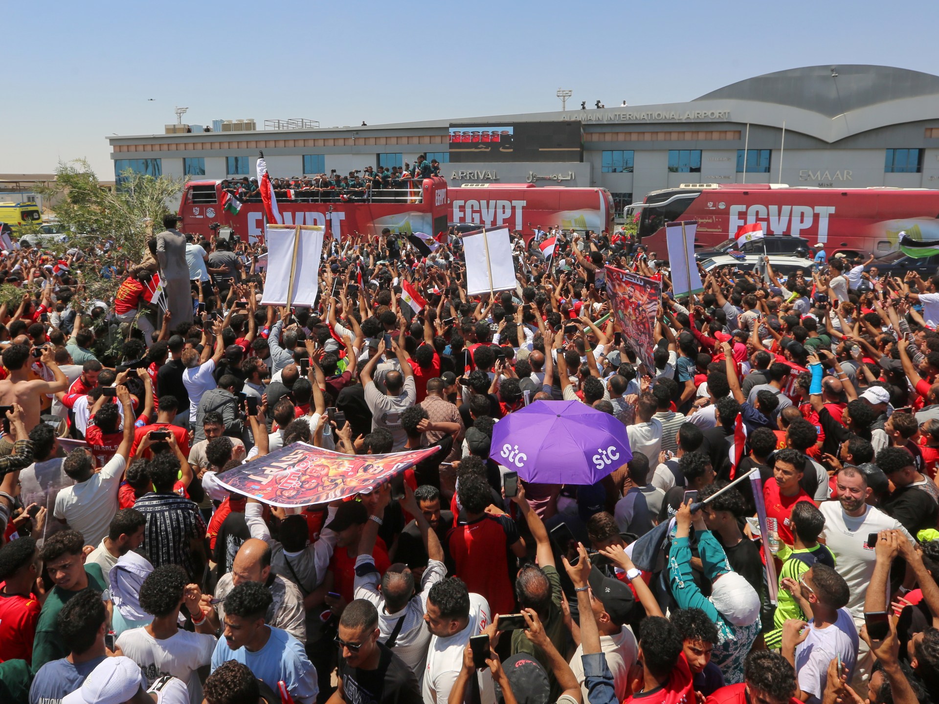 Egypt players greeted by hundreds after record World Cup run