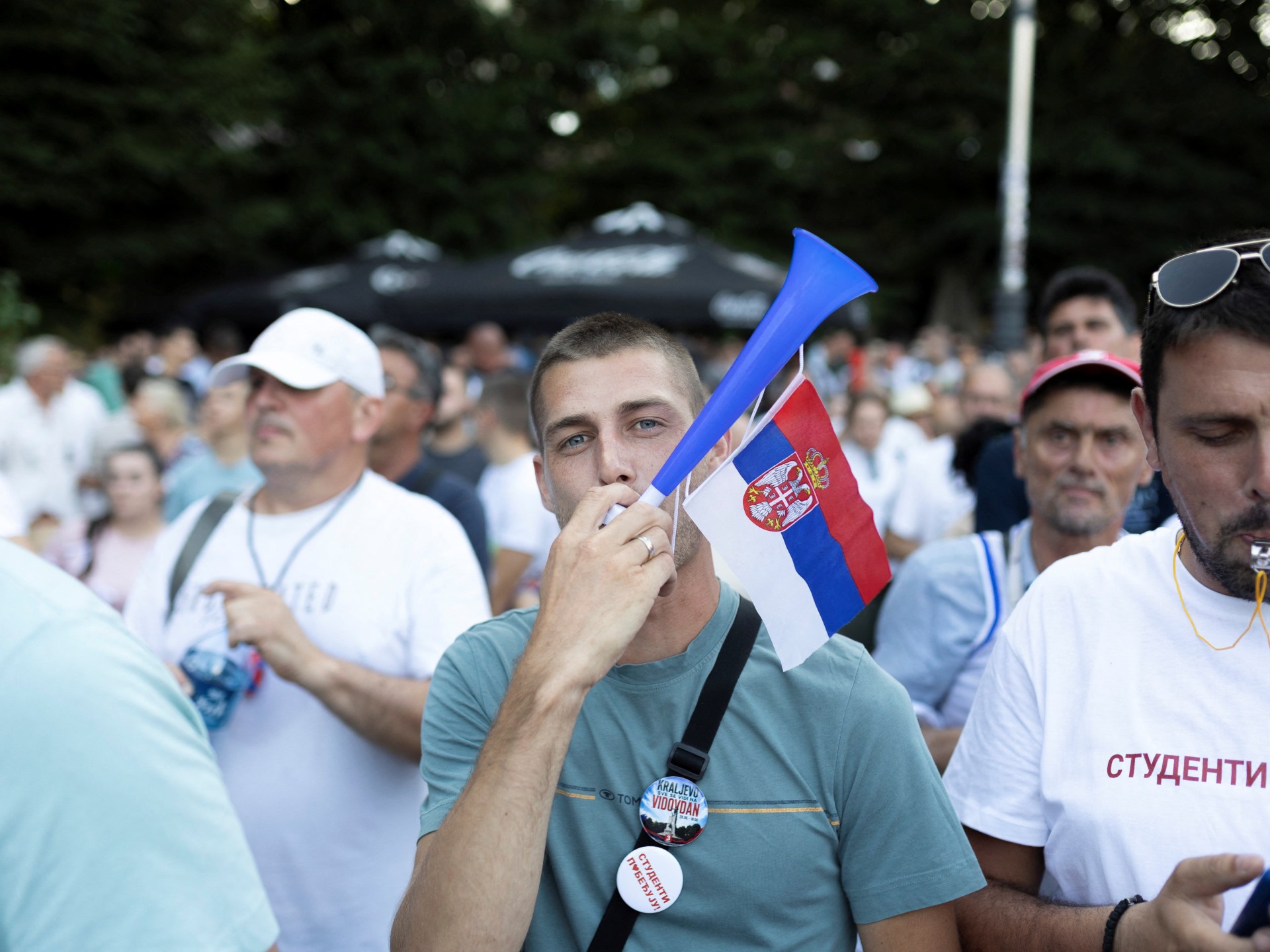 Serbia protesters question Vucic pledge to resign