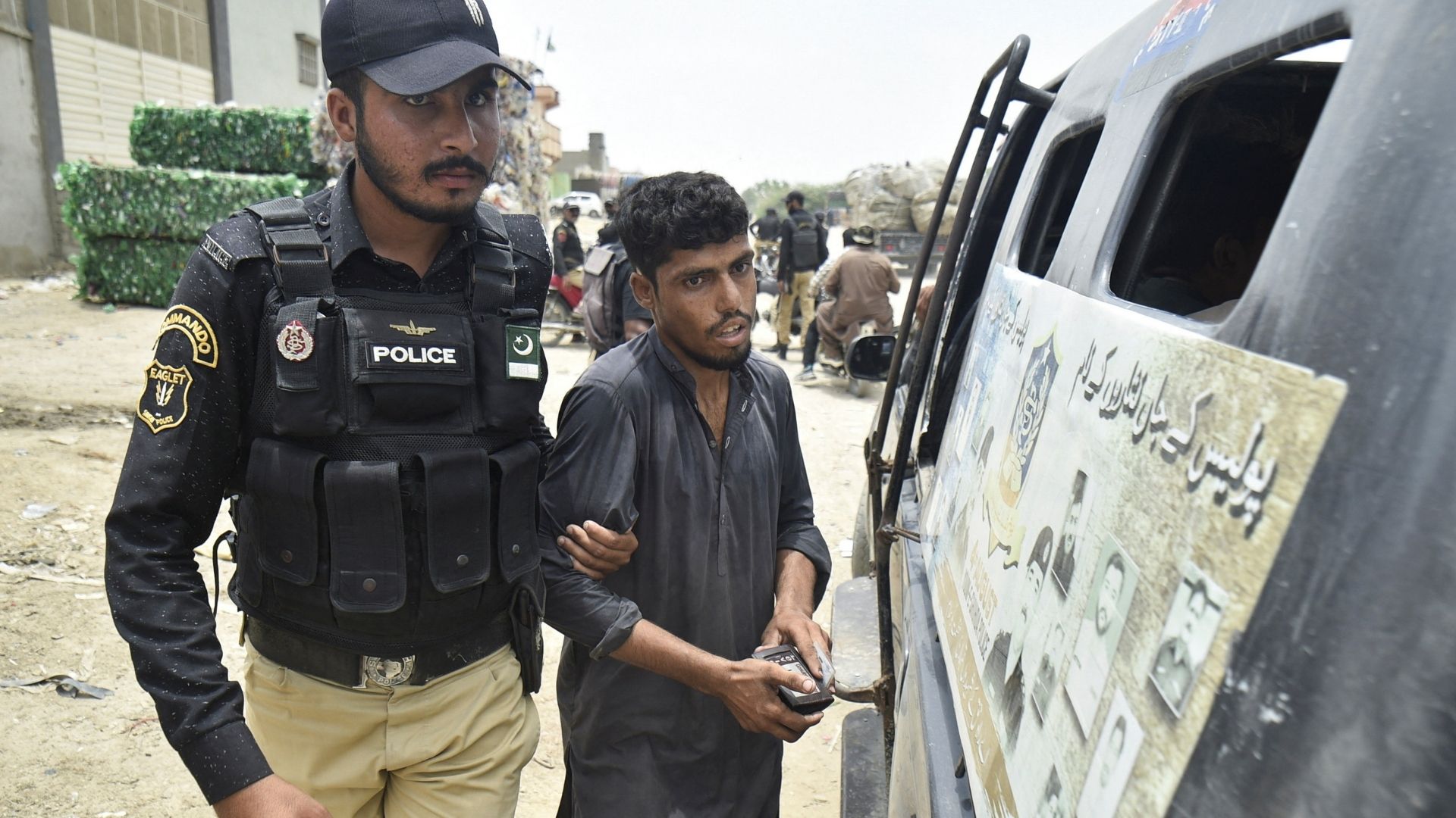 Pakistan renews crackdown on undocumented Afghans after deadline