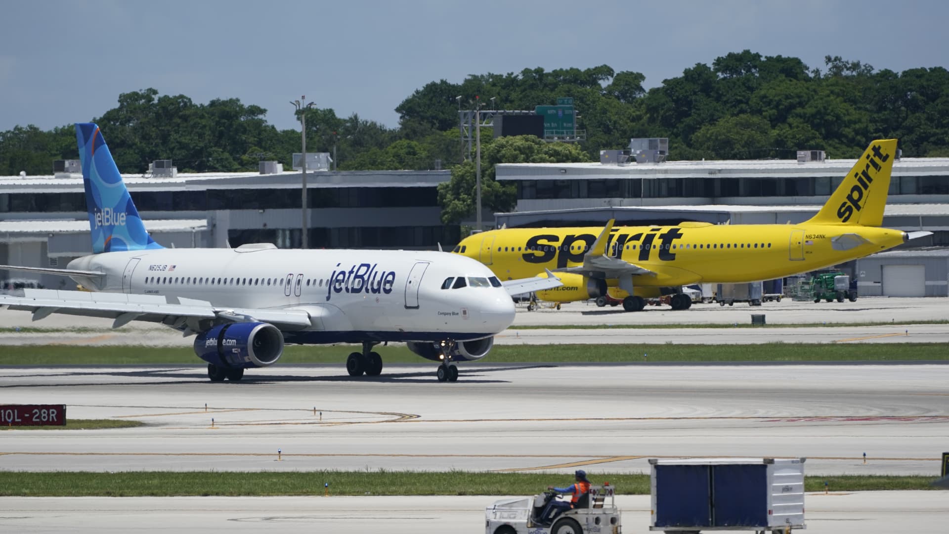 JetBlue gains LaGuardia slots after Spirit shutdown