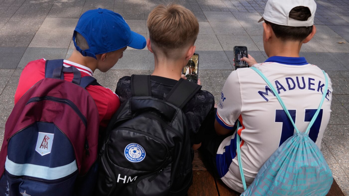 Australia weighs tougher under-16 social media ban