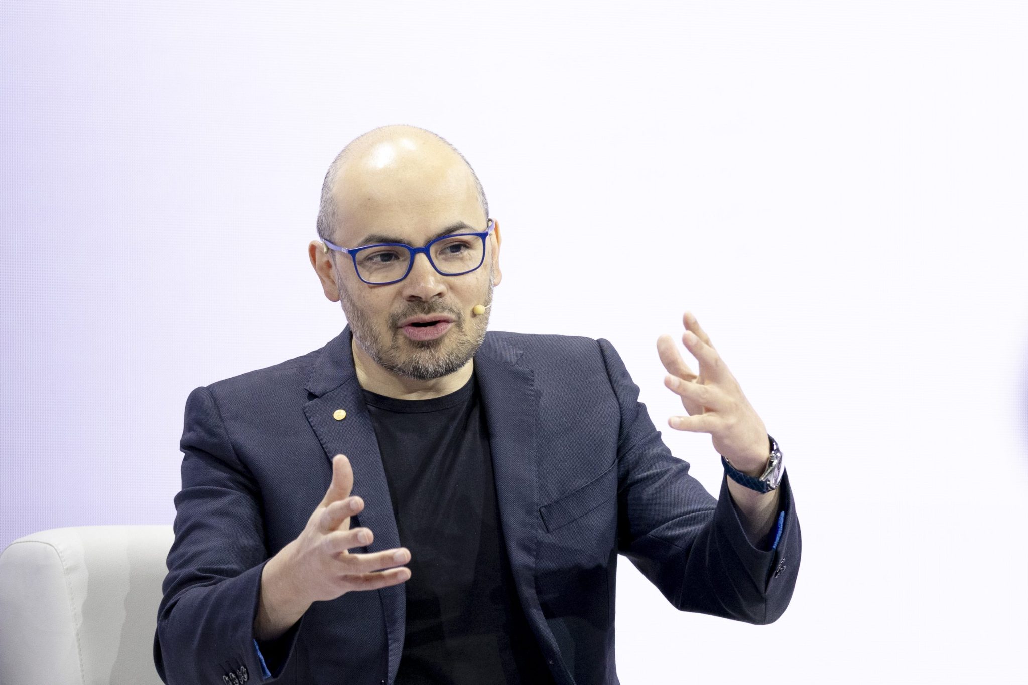 AI self-regulation plan draws support and conflict concerns