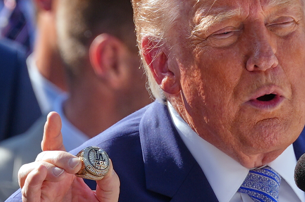Dodgers ring gift to Trump draws joke at White House ceremony
