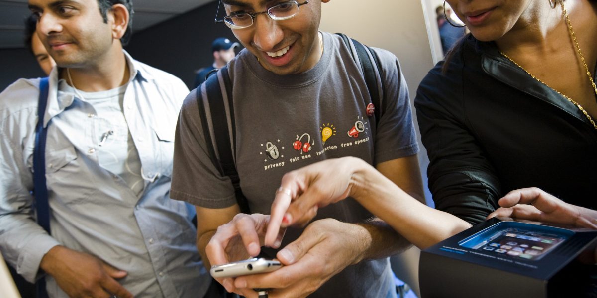 Study links early iPhone access to lower U.S. birth rates