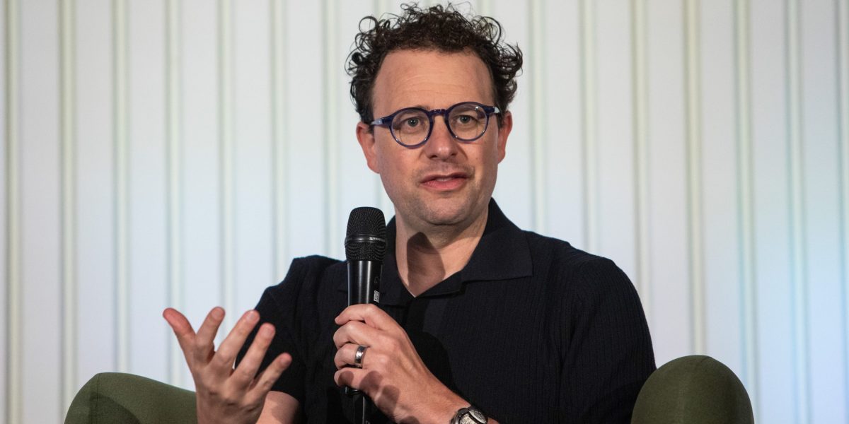 Anthropic CEO keeps one direct report as AI firms test management models