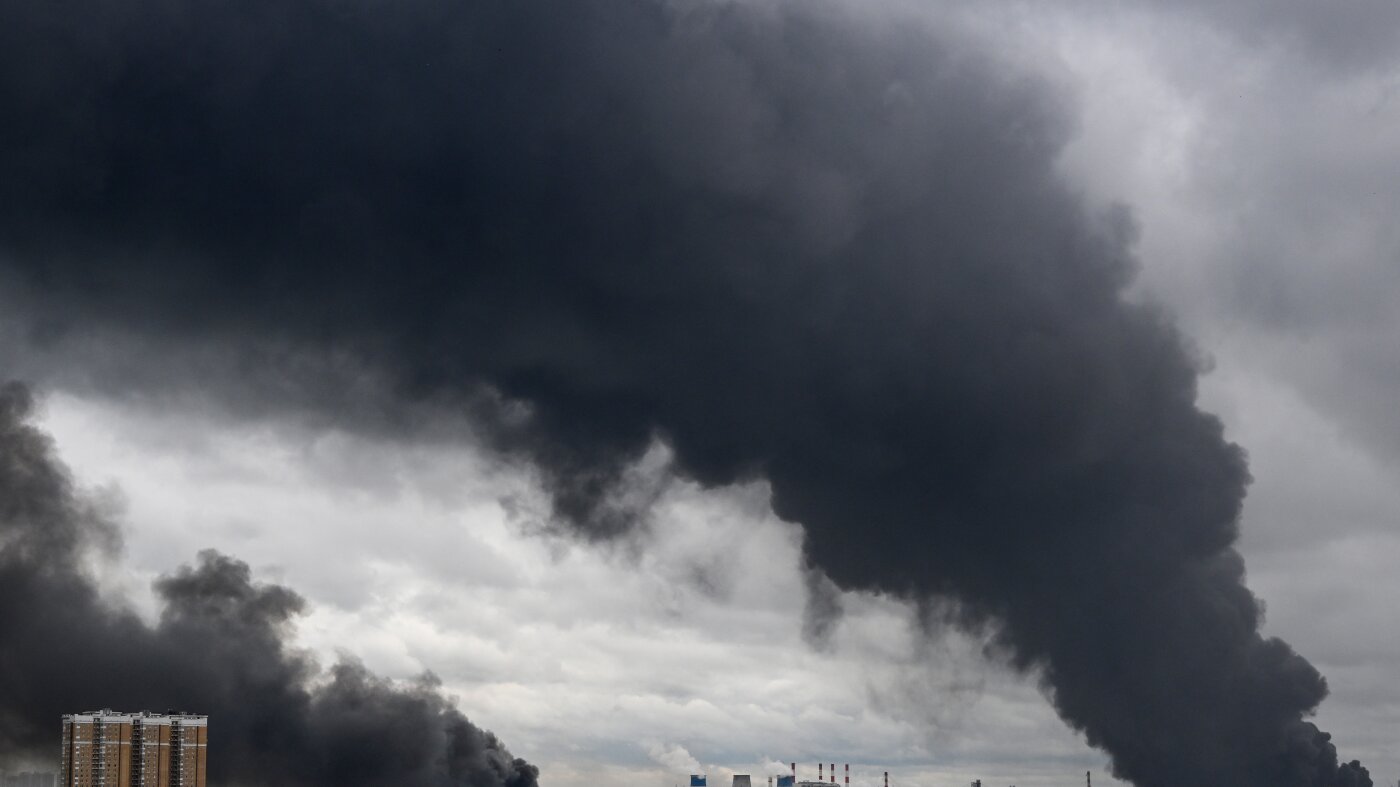Ukraine drone attack hits Moscow refinery and disrupts airports