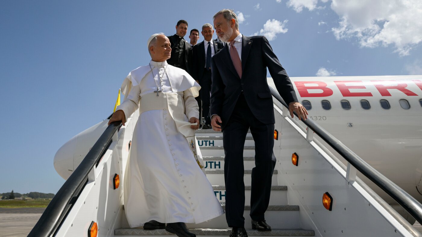 Pope Leo XIV switches planes after Spain departure is grounded
