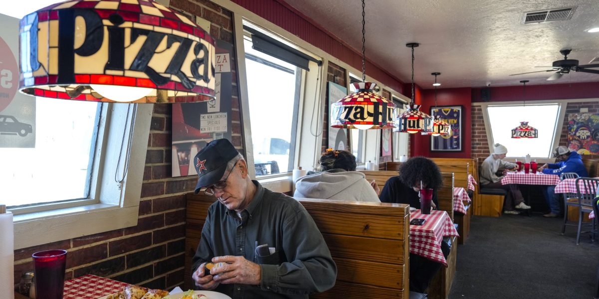 Yum Brands to sell Pizza Hut in $2.7 billion split deal