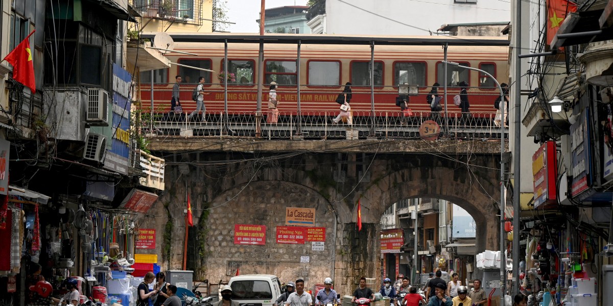 Vietnam seeks US tech and capital for growth push