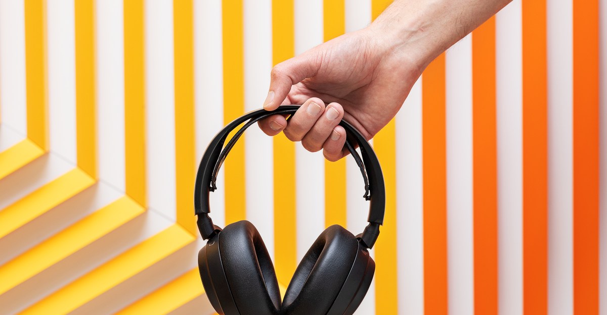 SteelSeries cuts Arctis Nova Pro Wireless to $240 for blemished boxes