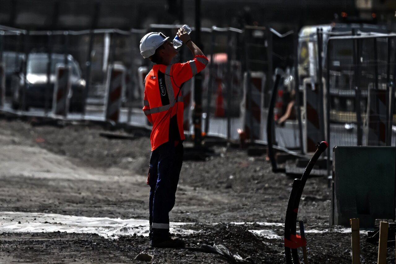 Heat wave brings red alerts, closures and travel disruption across Europe