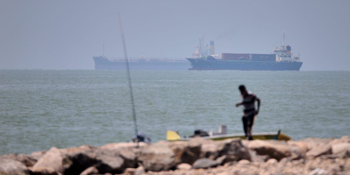 Gulf attacks test U.S.-Iran ceasefire as Hormuz traffic plan expands