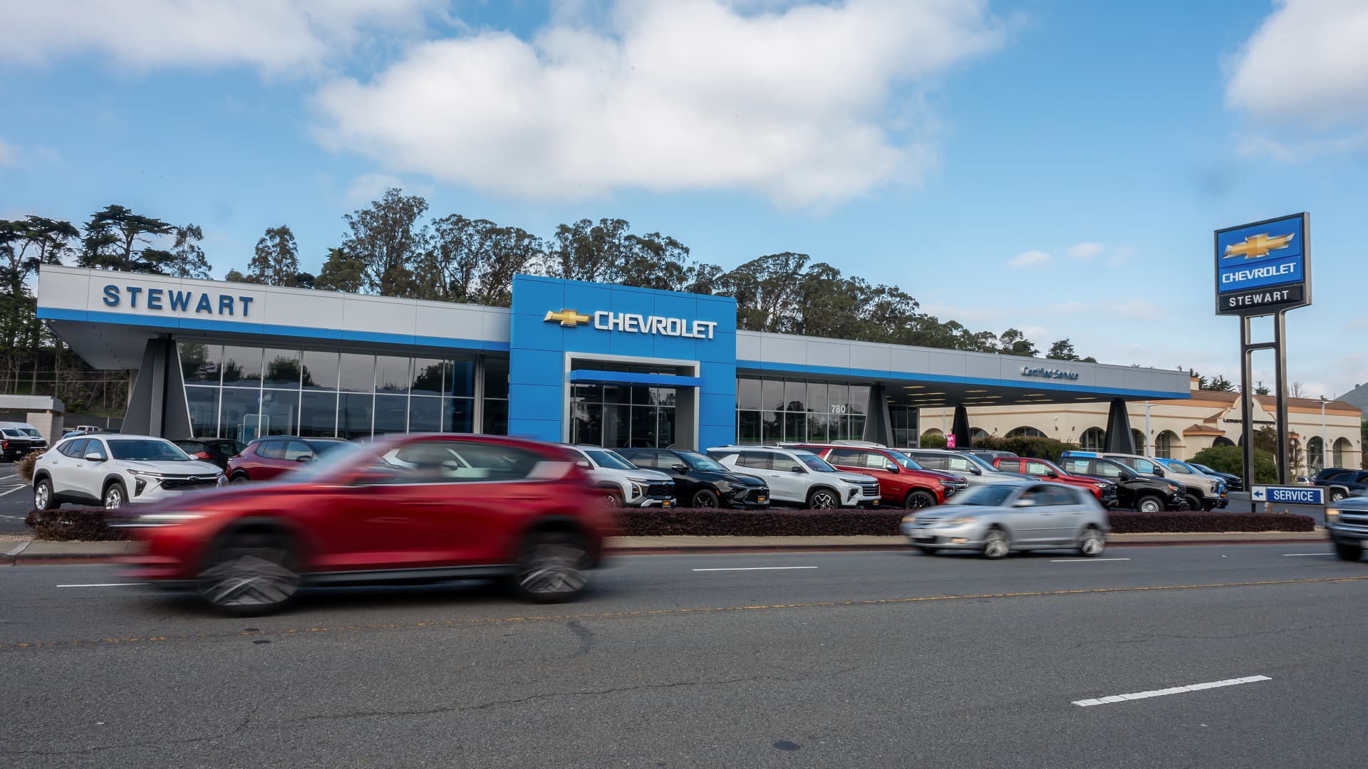 GM’s U.S. sales fall as EVs and Silverado pickups lose ground