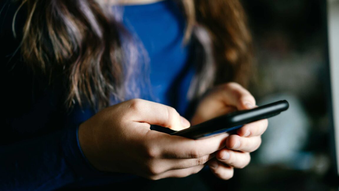 FCC customer ID plan draws privacy and abuse-survivor objections