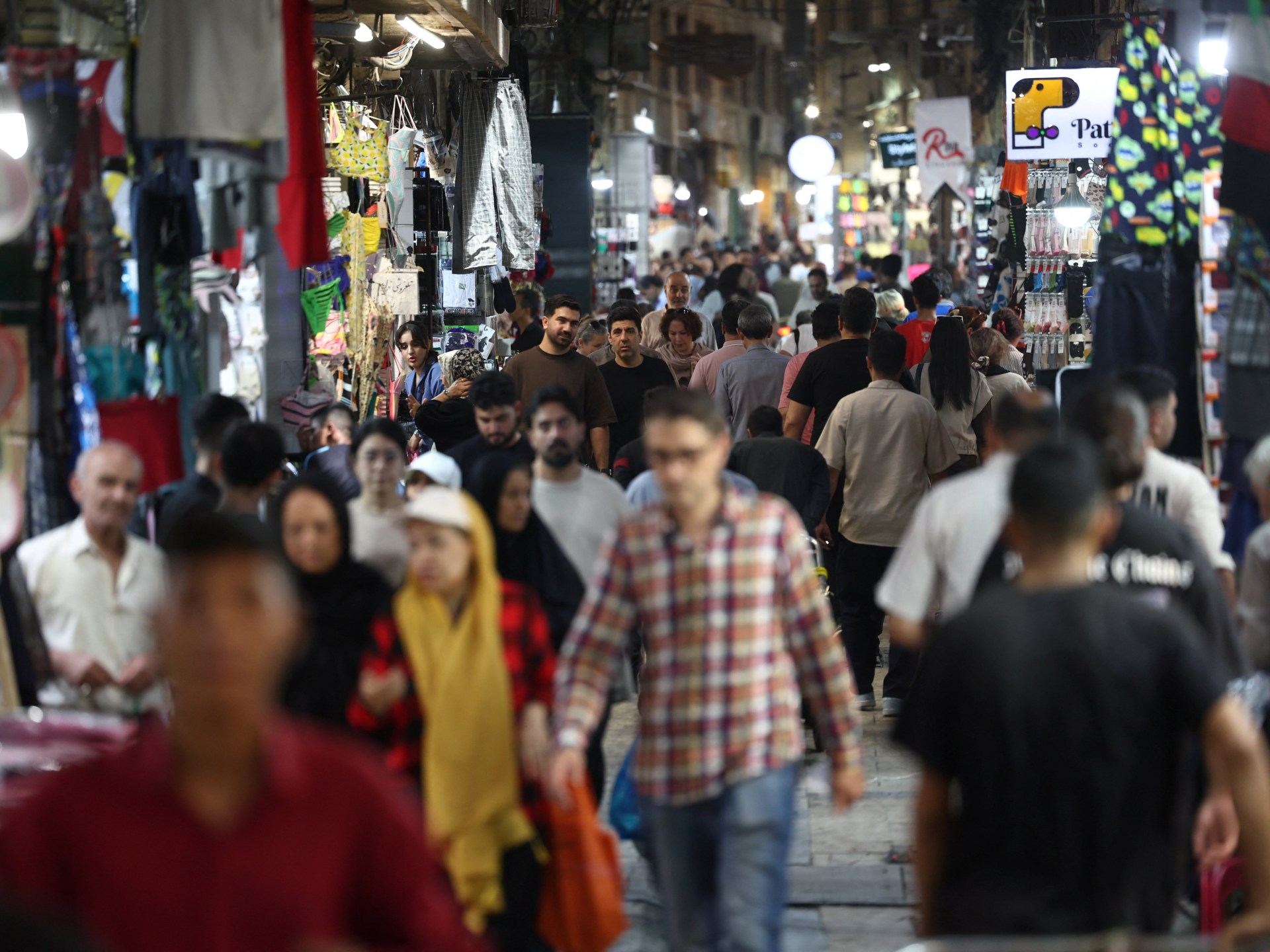 Iran economy collapse avoided as war pressure shifts costs to households
