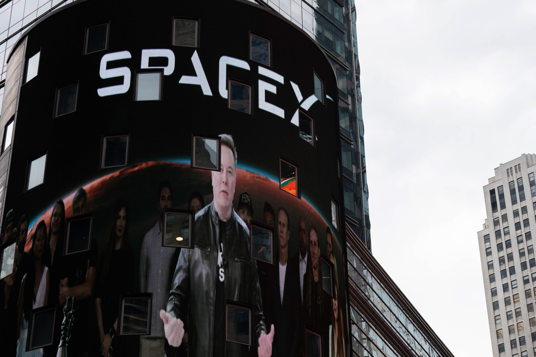 SpaceX shares slide below IPO price after bullish analyst calls