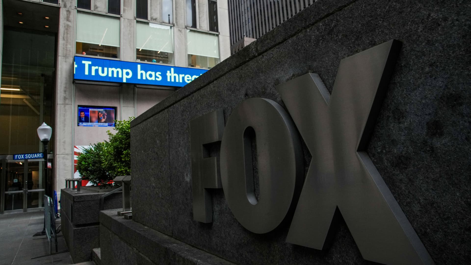 Fox agrees to buy Roku in $22 billion streaming push