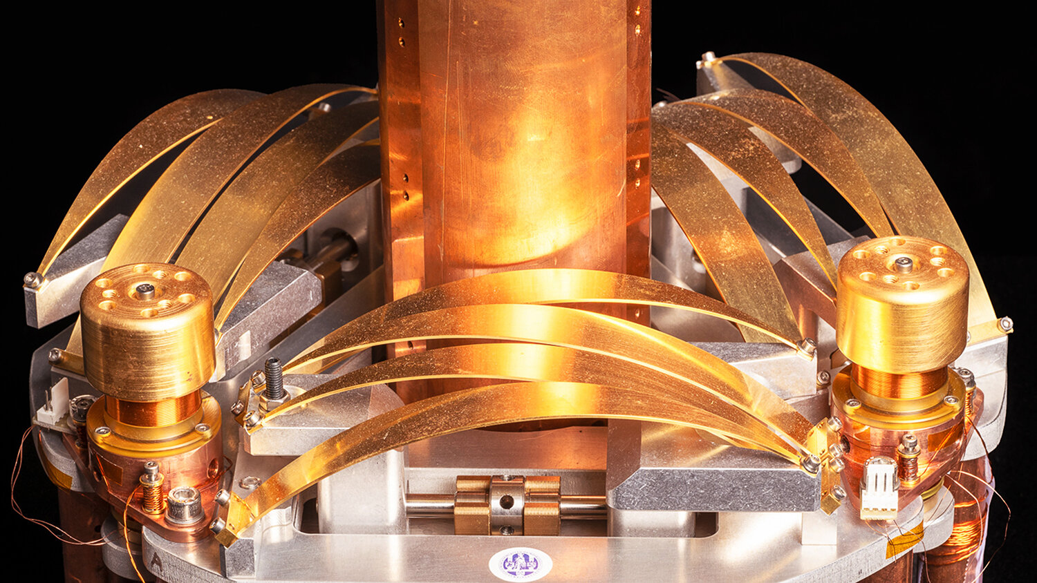 Cryogenic anti-spring cuts vibrations for low-temperature physics
