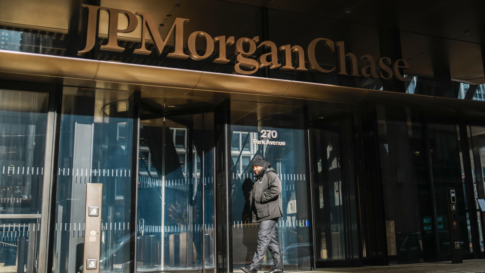 JPMorgan plans longer-running AI agents for corporate use this year