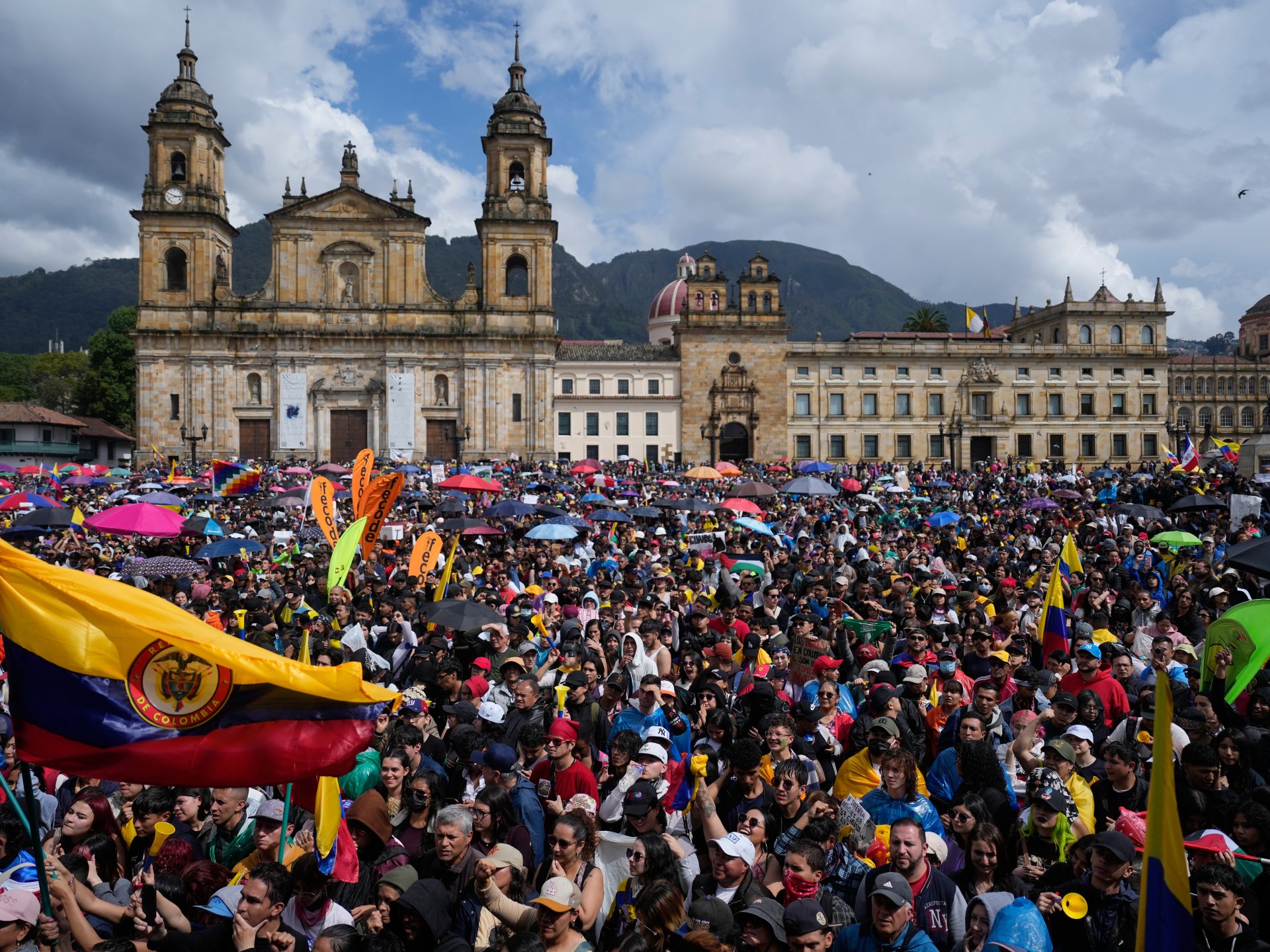 Colombia opposition groups protest proposed de la Espriella spending cuts
