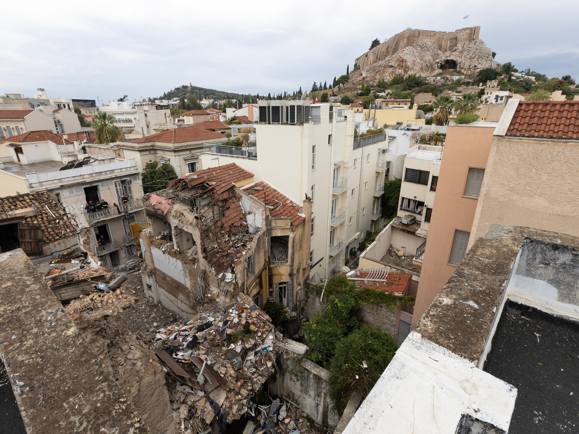 Athens blast kills six, with four Americans reported among the dead