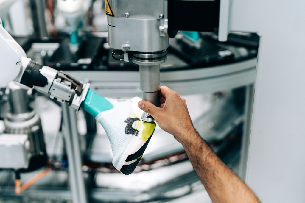 On LightSpray shoes use robots to make uppers in three minutes