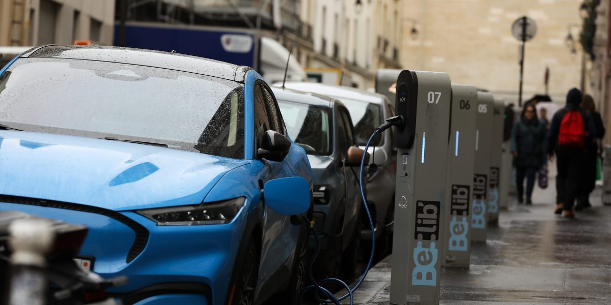 Oil shock pushes electric cars to record share of global sales