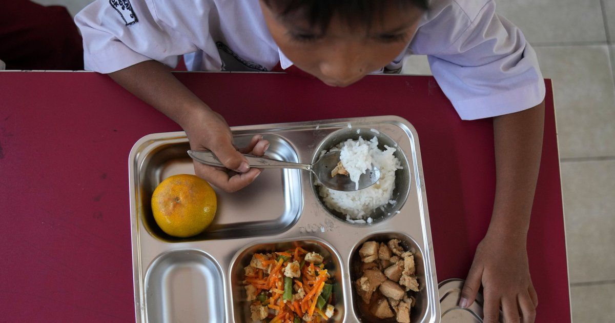 Indonesia free meals plan faces graft probes and waste claims